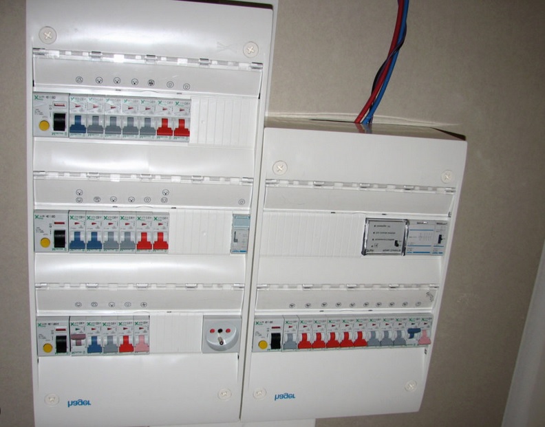 Mises aux normes d'une installation électrique dans une maison ancienne : les différentes transformations à prévoir