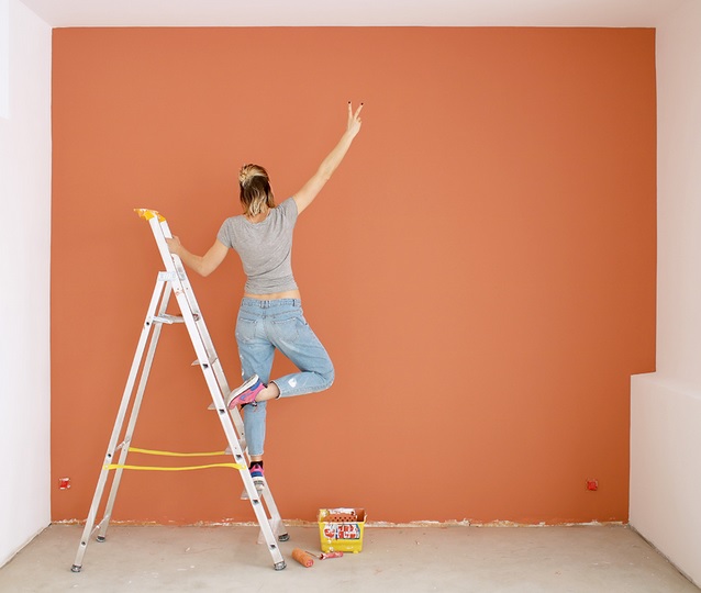 1ère étape peinture mur : une surface saine, sans imperfections et bien nettoyée